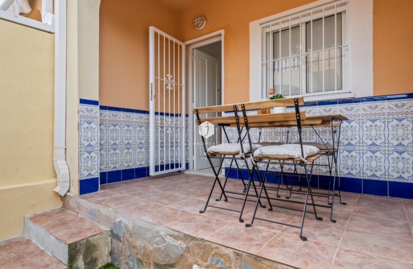 Resale - Chalet -
Orihuela Costa - Costa Blanca