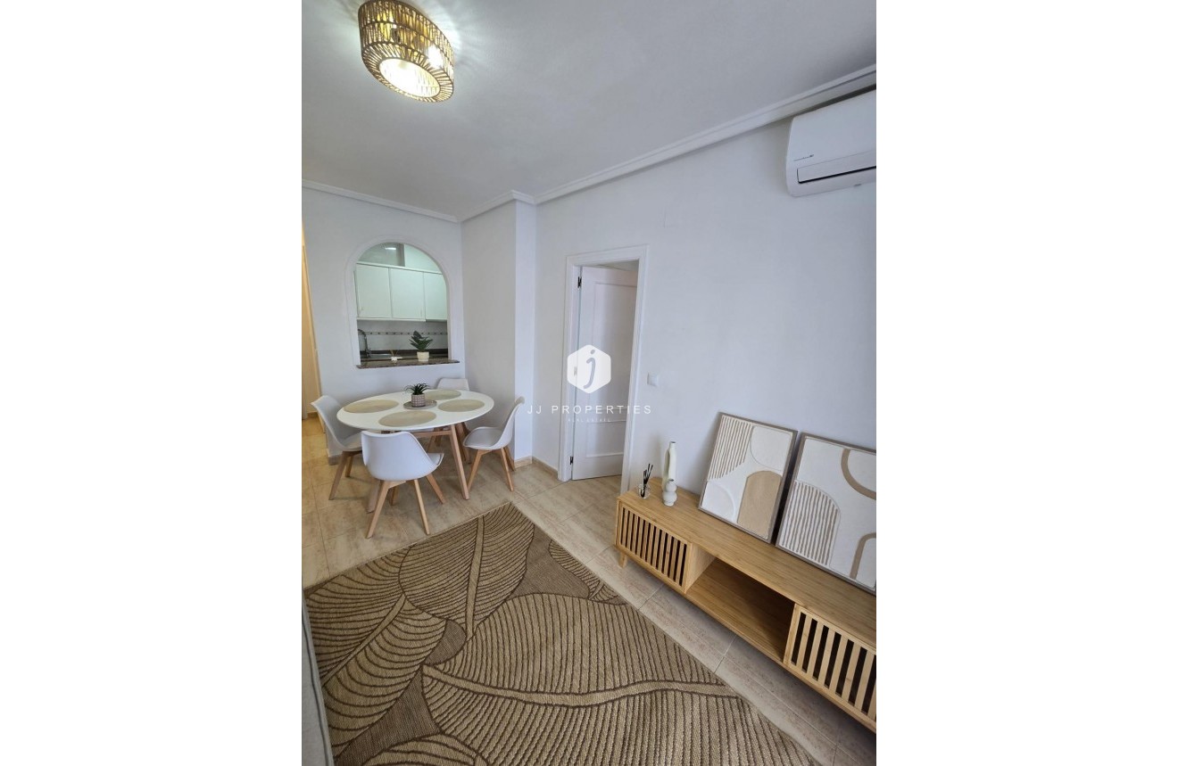 Resale - Apartment / flat -
Torrevieja - Torreblanca