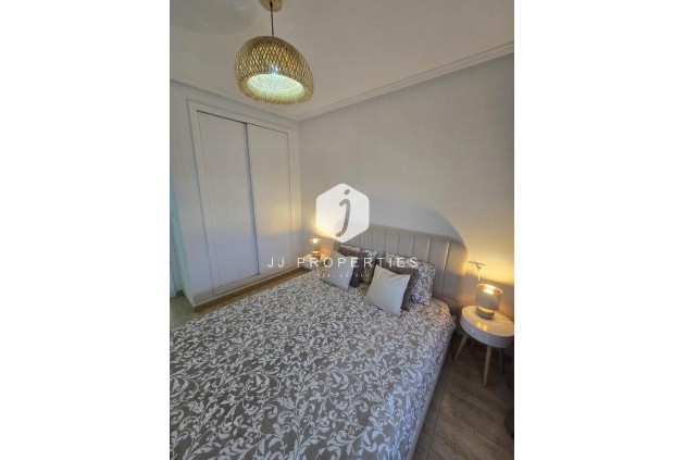 Resale - Apartment / flat -
Torrevieja - Torreblanca