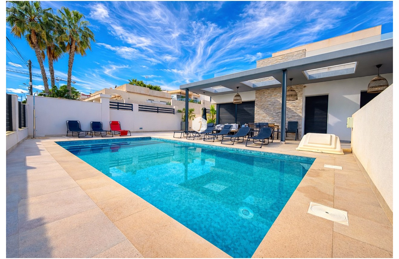 Resale - Villa -
Los Balcones - Costa Blanca