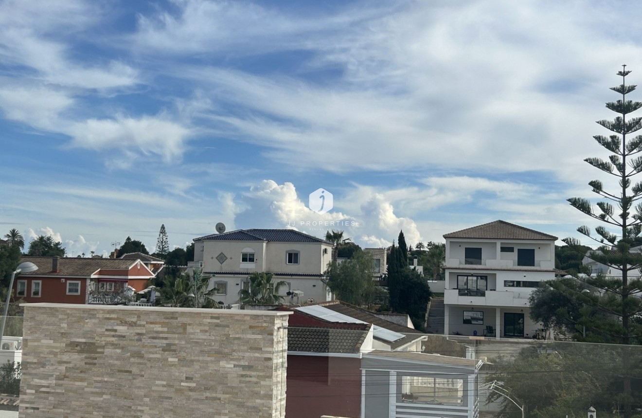 Resale - Villa -
Los Balcones - Costa Blanca