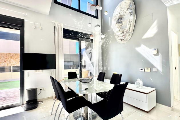 Resale - Villa -
Orihuela Costa - Lomas de Cabo Roig