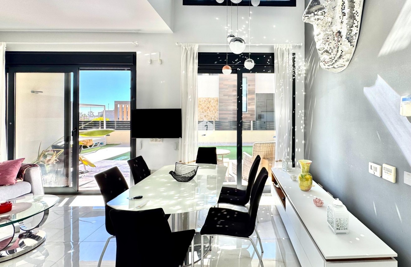 Resale - Villa -
Orihuela Costa - Lomas de Cabo Roig