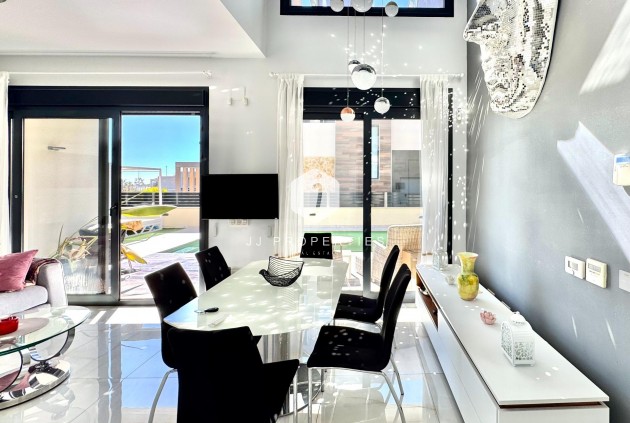 Resale - Villa -
Orihuela Costa - Lomas de Cabo Roig