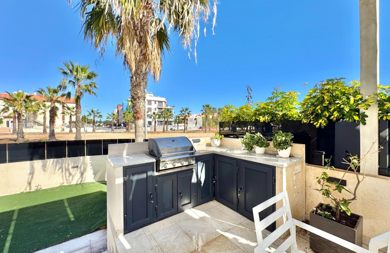 Resale - Villa -
Orihuela Costa - Lomas de Cabo Roig