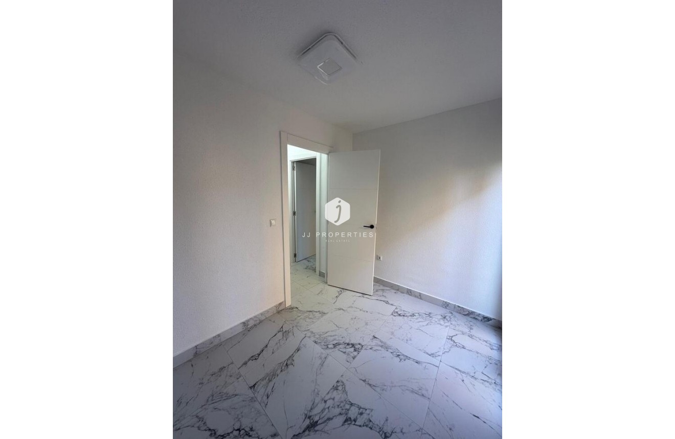 Resale - Apartment / flat -
Torrevieja - La veleta