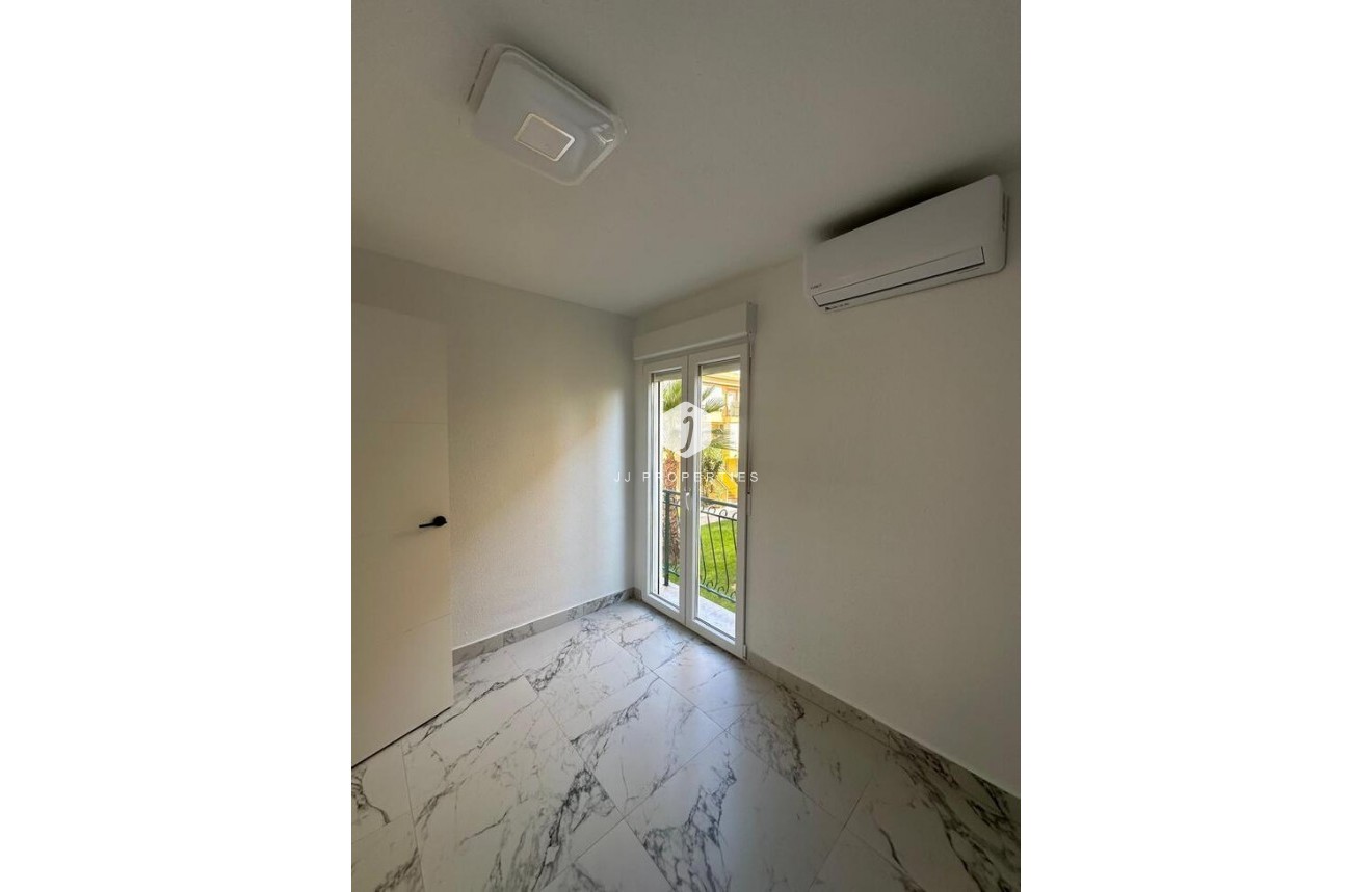 Resale - Apartment / flat -
Torrevieja - La veleta