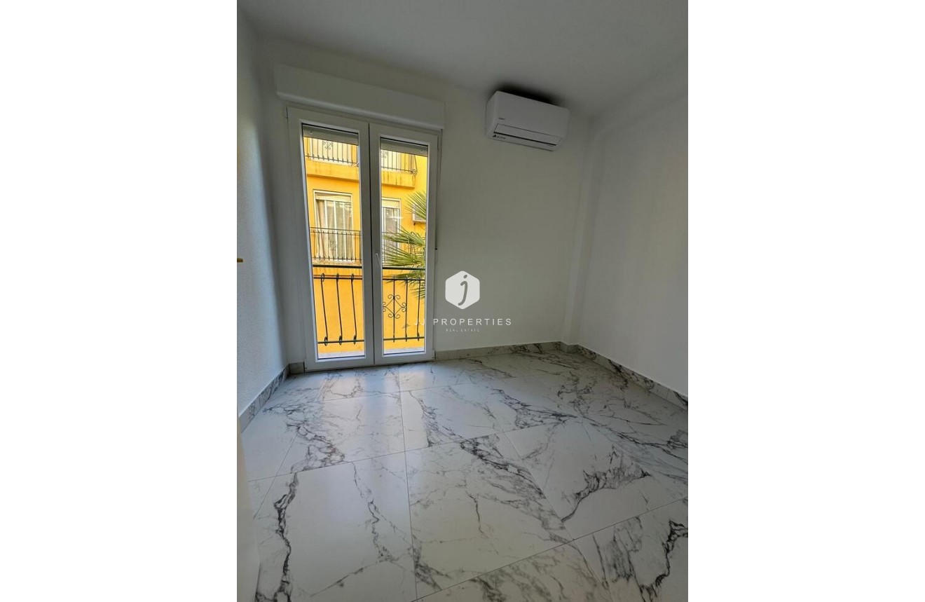 Resale - Apartment / flat -
Torrevieja - La veleta