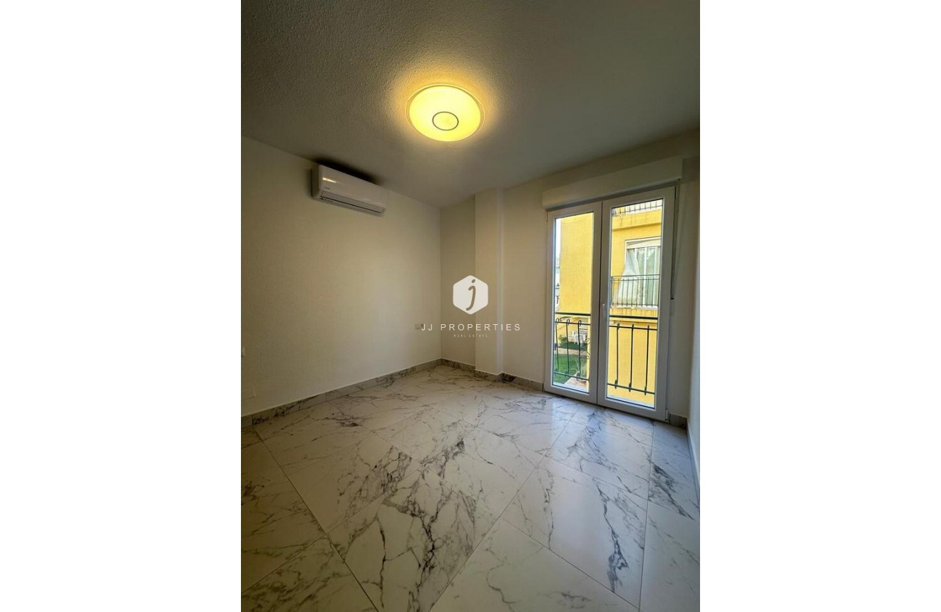 Resale - Apartment / flat -
Torrevieja - La veleta