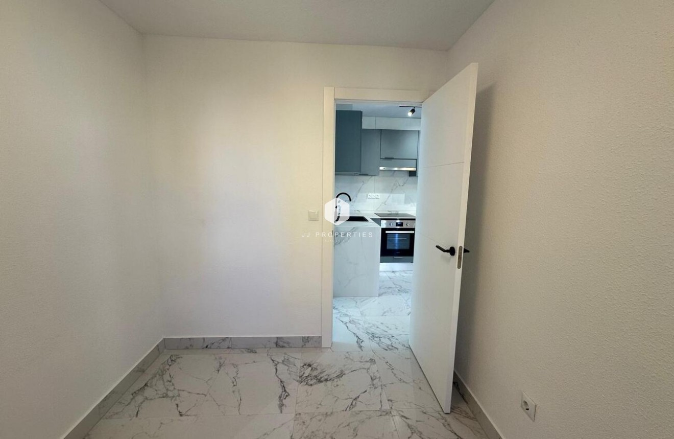 Resale - Apartment / flat -
Torrevieja - La veleta