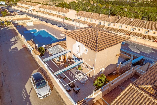 D'occasion - Villa -
Torrevieja - Costa Blanca