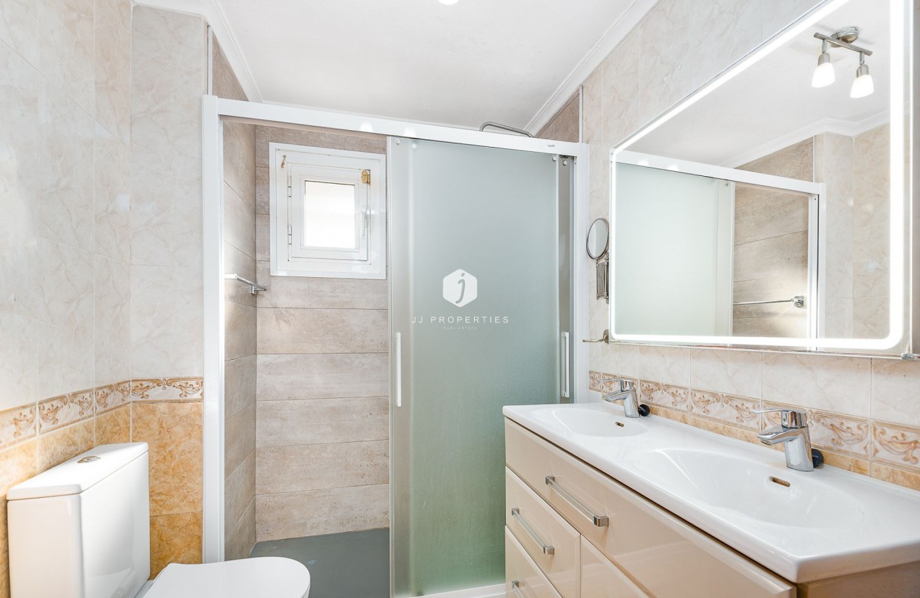 D'occasion - Villa -
Torrevieja - Costa Blanca