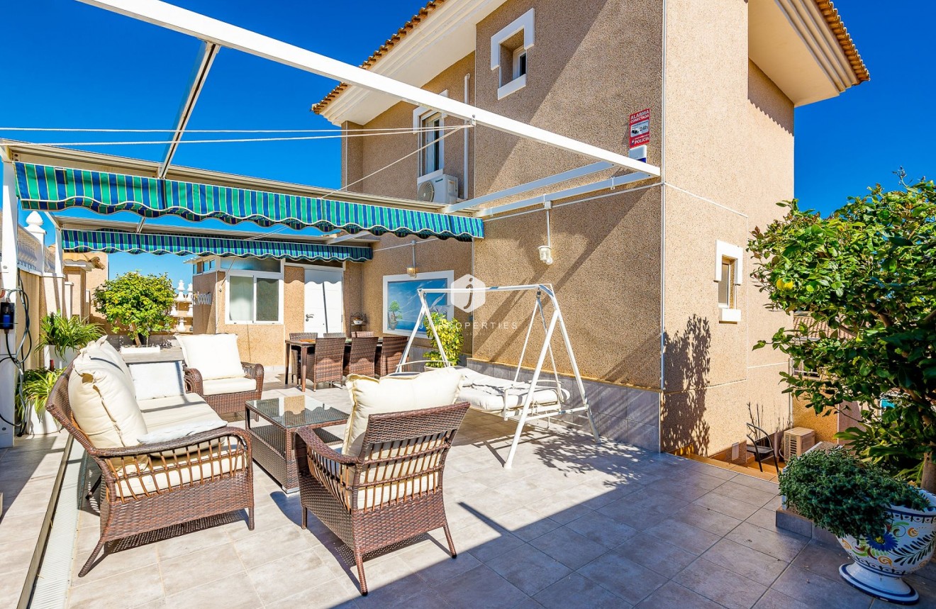 D'occasion - Villa -
Torrevieja - Costa Blanca