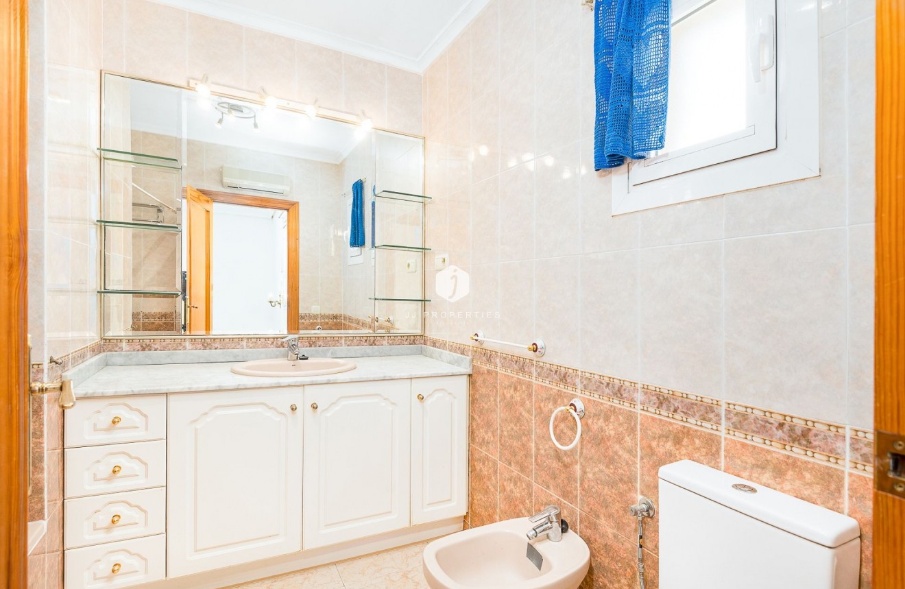 D'occasion - Villa -
Torrevieja - Costa Blanca