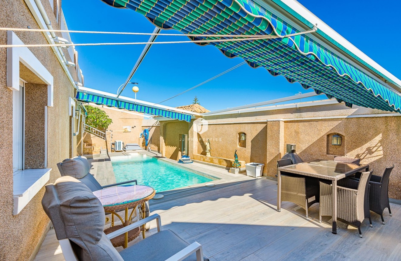 D'occasion - Villa -
Torrevieja - Costa Blanca