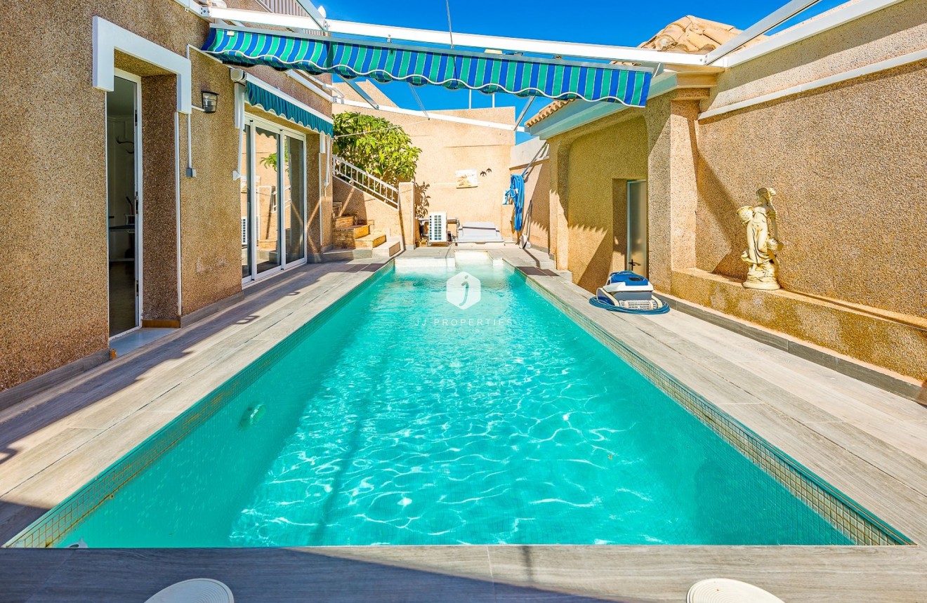 D'occasion - Villa -
Torrevieja - Costa Blanca