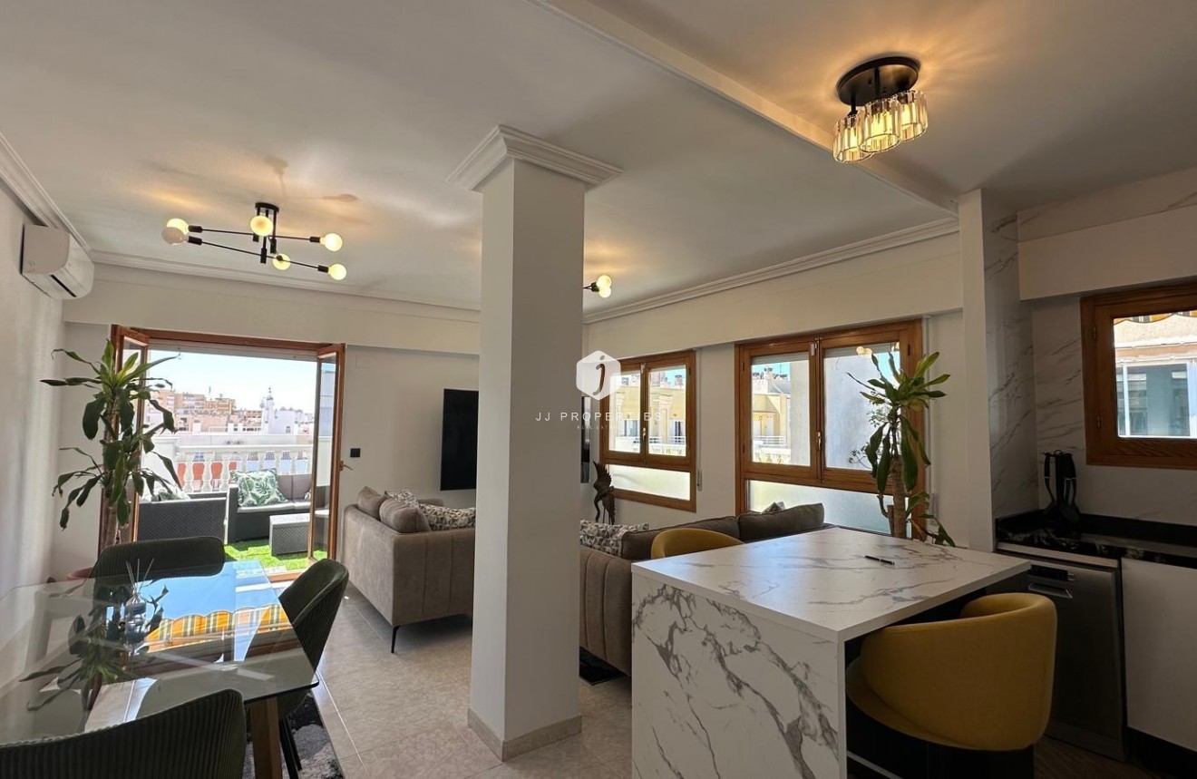 Segunda mano - Apartamento / piso -
Torrevieja - Centro