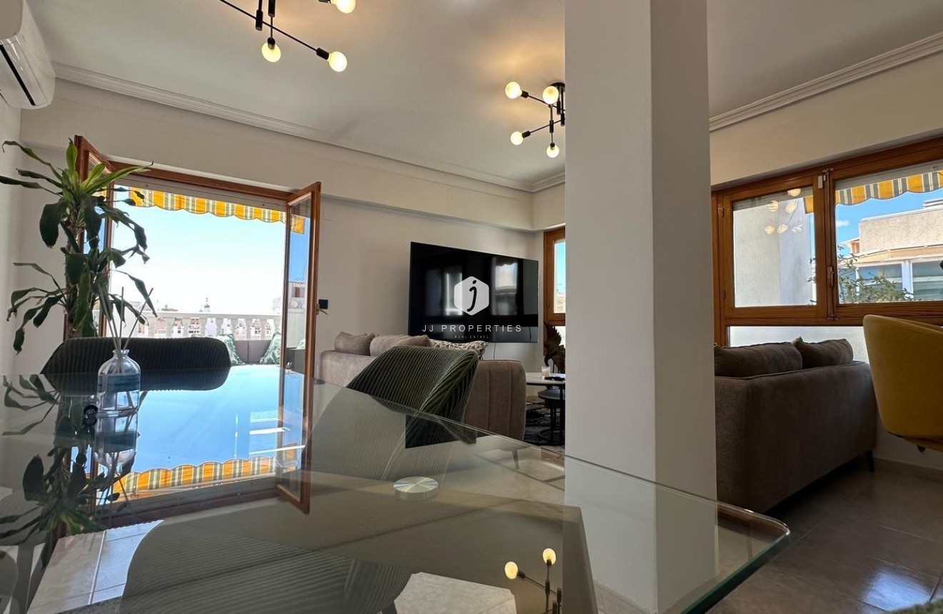 Segunda mano - Apartamento / piso -
Torrevieja - Centro