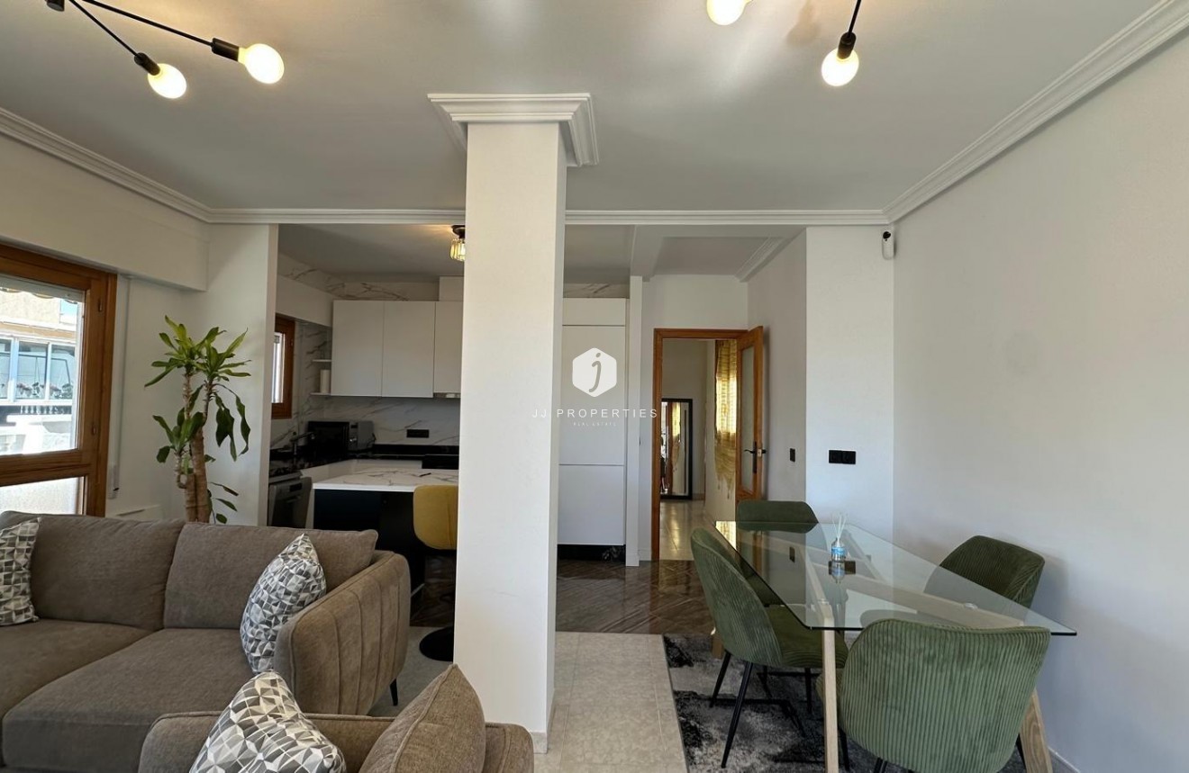 Segunda mano - Apartamento / piso -
Torrevieja - Centro