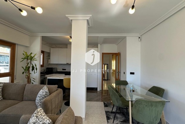 Segunda mano - Apartamento / piso -
Torrevieja - Centro