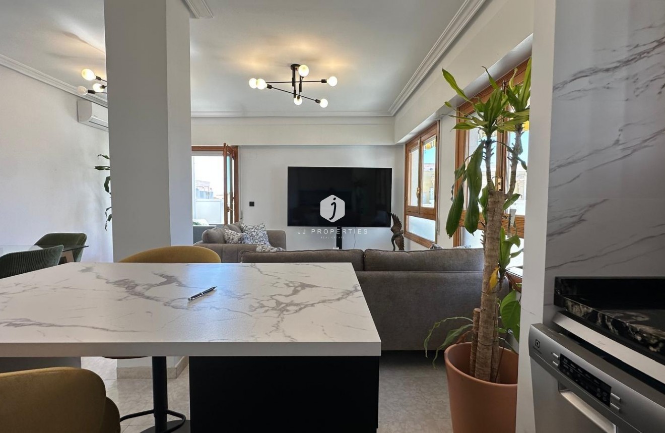 Segunda mano - Apartamento / piso -
Torrevieja - Centro