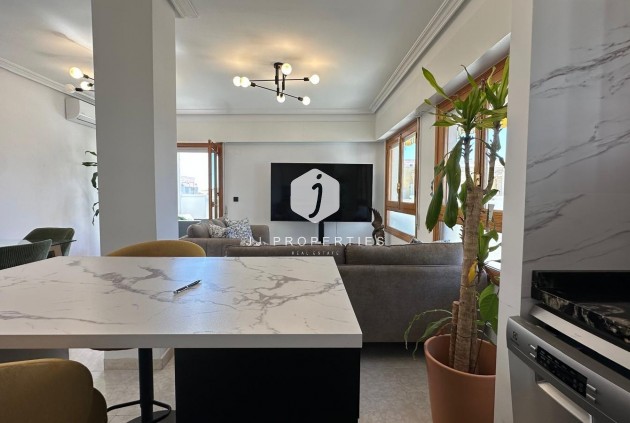 Segunda mano - Apartamento / piso -
Torrevieja - Centro