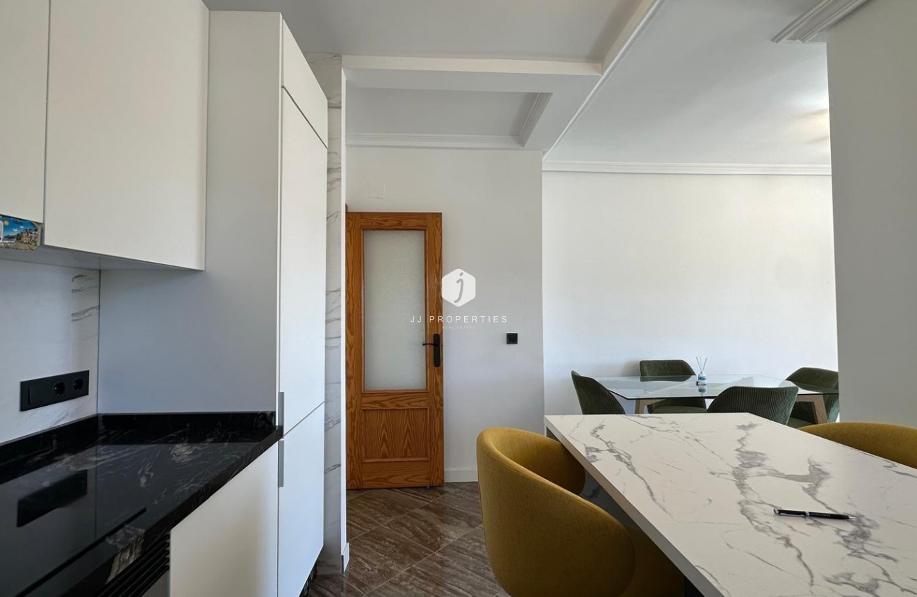 Segunda mano - Apartamento / piso -
Torrevieja - Centro