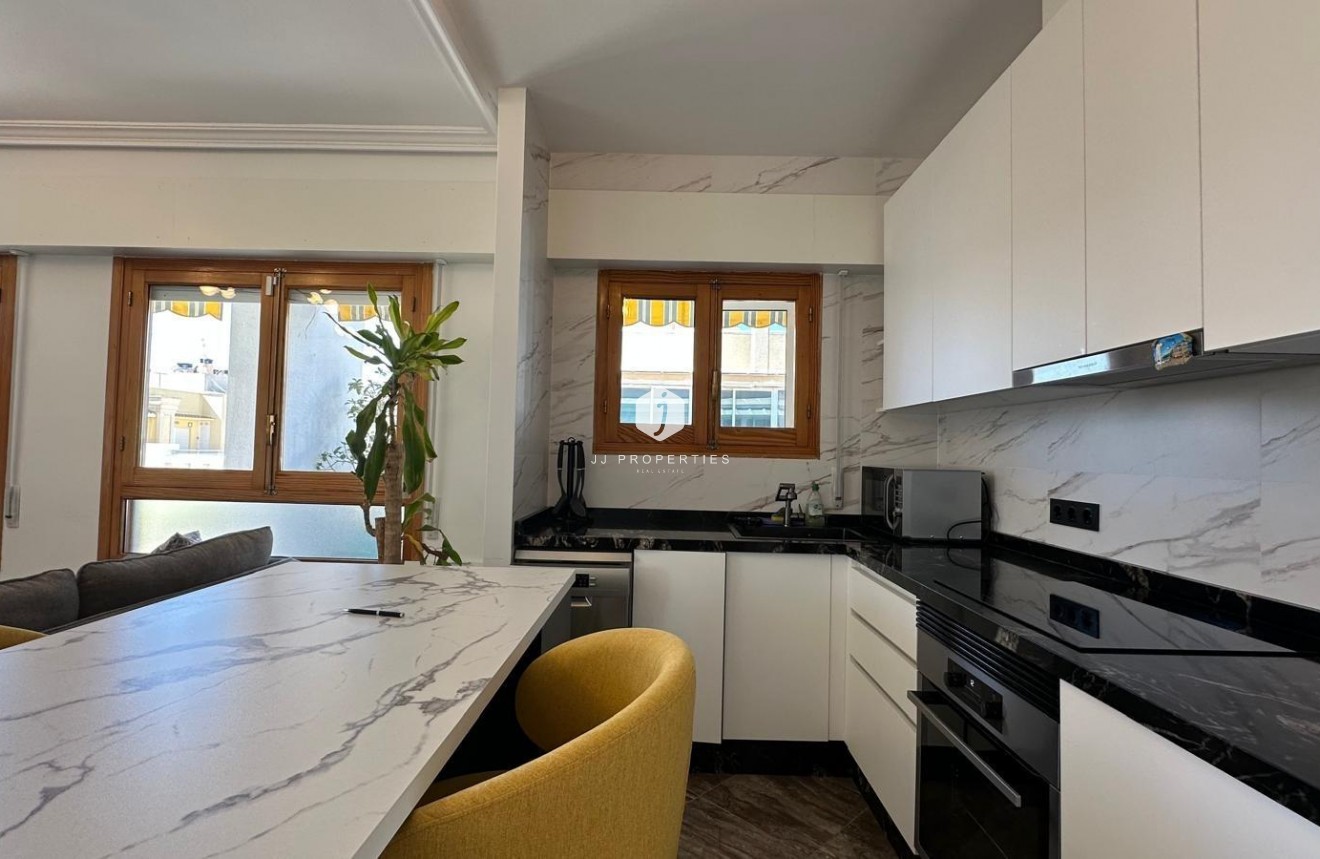 Segunda mano - Apartamento / piso -
Torrevieja - Centro