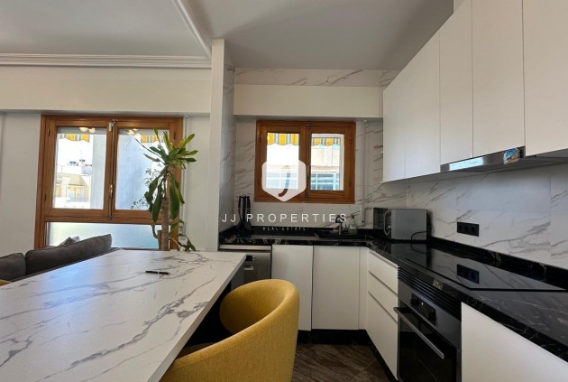 Segunda mano - Apartamento / piso -
Torrevieja - Centro