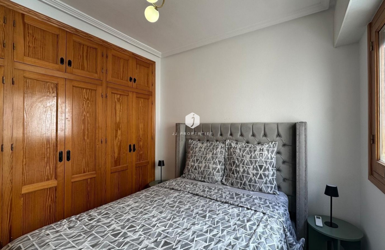 Segunda mano - Apartamento / piso -
Torrevieja - Centro