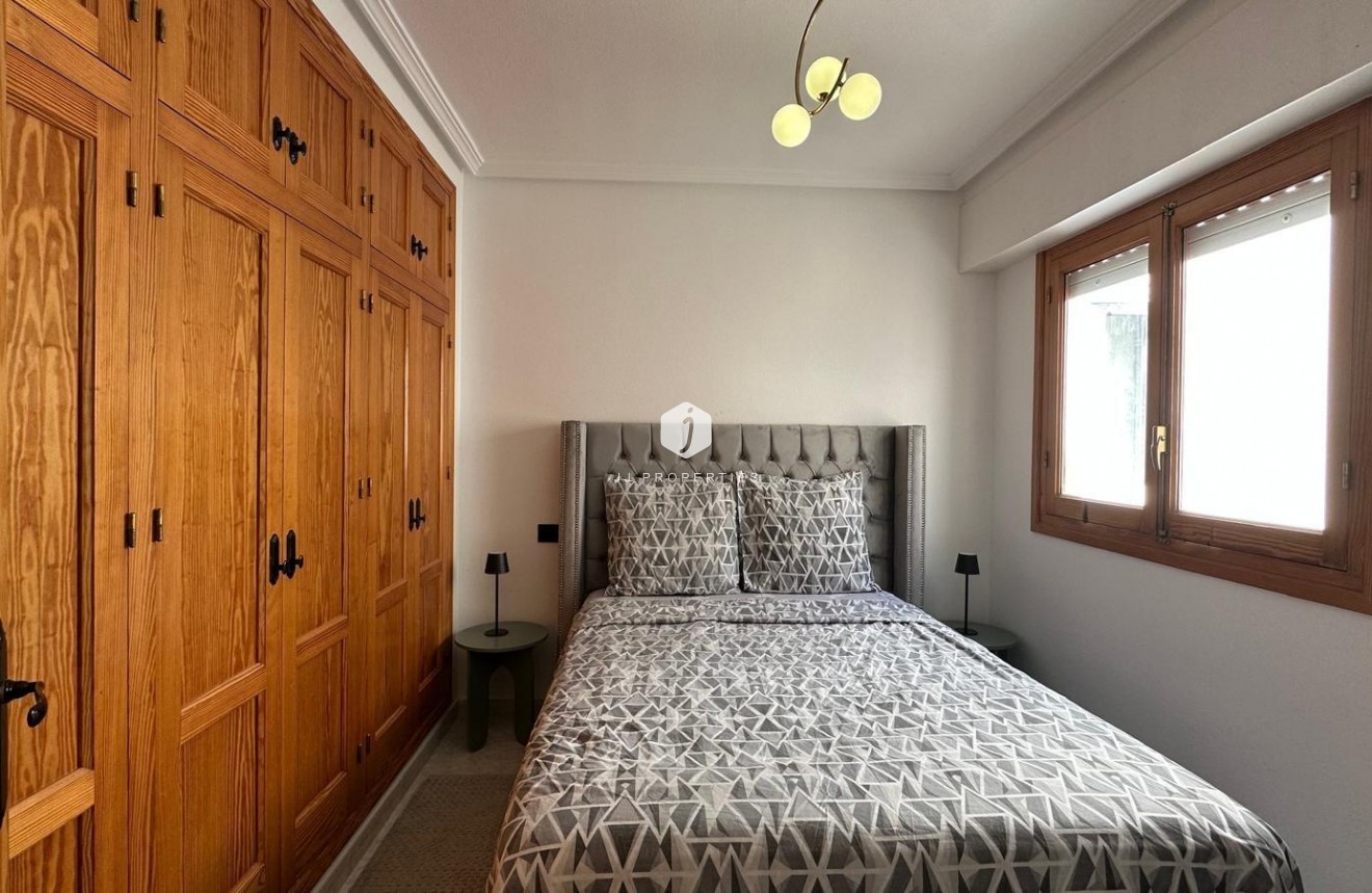 Segunda mano - Apartamento / piso -
Torrevieja - Centro