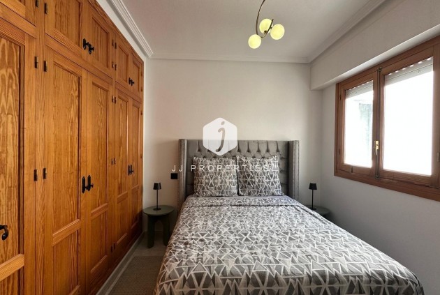 Segunda mano - Apartamento / piso -
Torrevieja - Centro