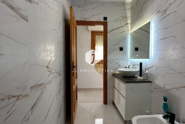 Segunda mano - Apartamento / piso -
Torrevieja - Centro