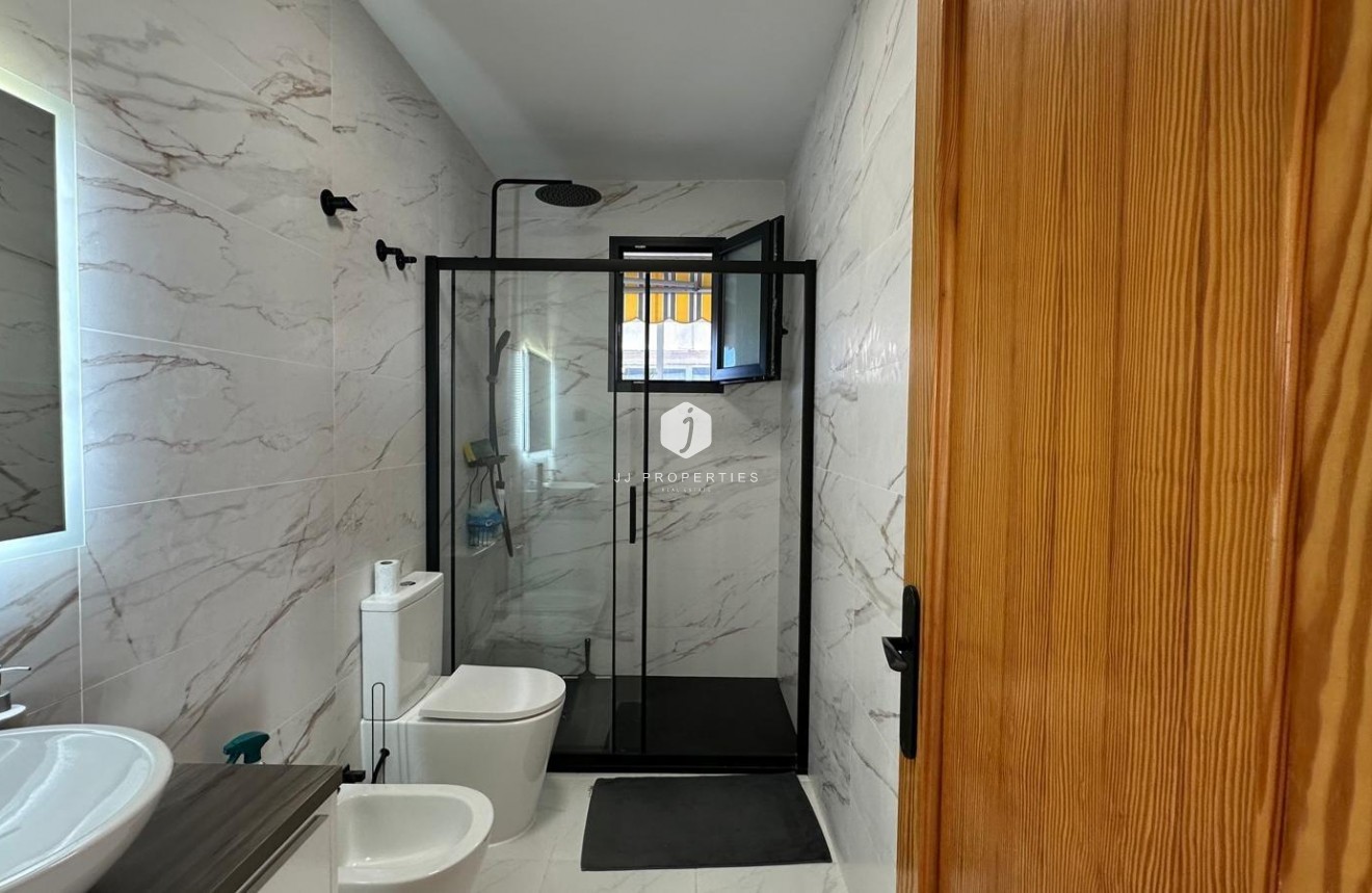 Segunda mano - Apartamento / piso -
Torrevieja - Centro