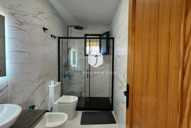 Segunda mano - Apartamento / piso -
Torrevieja - Centro