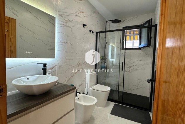 Segunda mano - Apartamento / piso -
Torrevieja - Centro