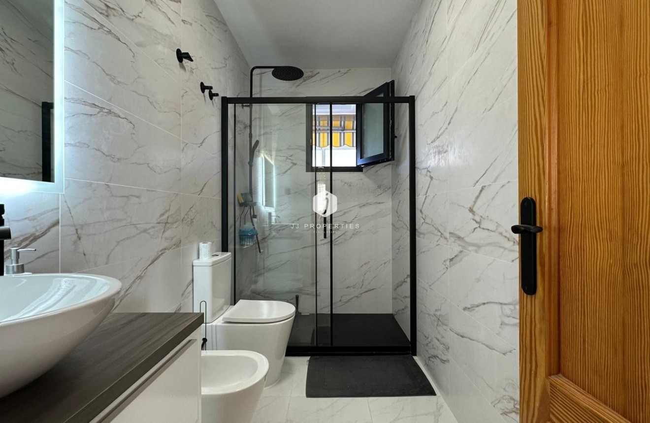 Segunda mano - Apartamento / piso -
Torrevieja - Centro