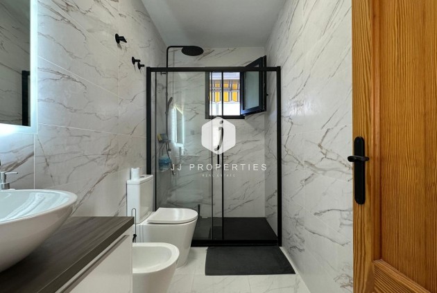 Segunda mano - Apartamento / piso -
Torrevieja - Centro