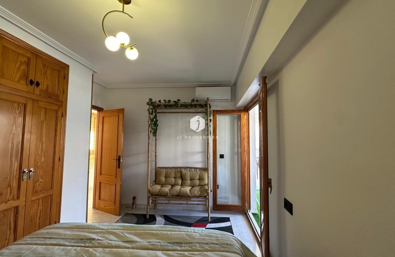 Segunda mano - Apartamento / piso -
Torrevieja - Centro