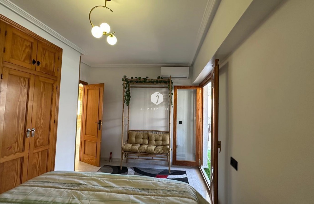 Segunda mano - Apartamento / piso -
Torrevieja - Centro