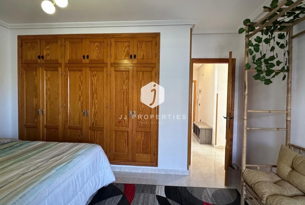 Segunda mano - Apartamento / piso -
Torrevieja - Centro