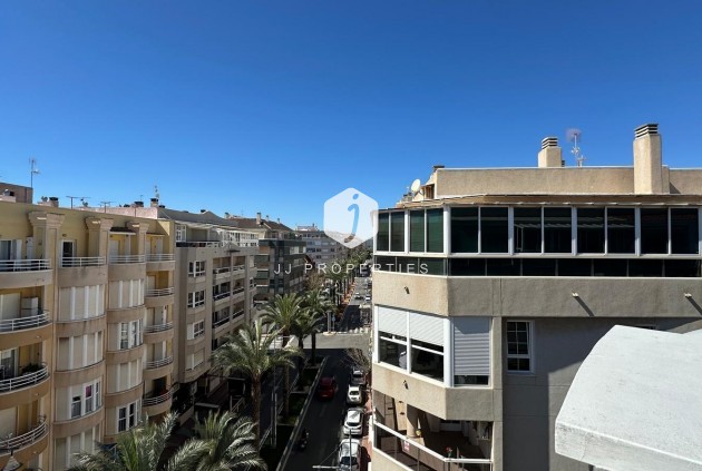 Segunda mano - Apartamento / piso -
Torrevieja - Centro