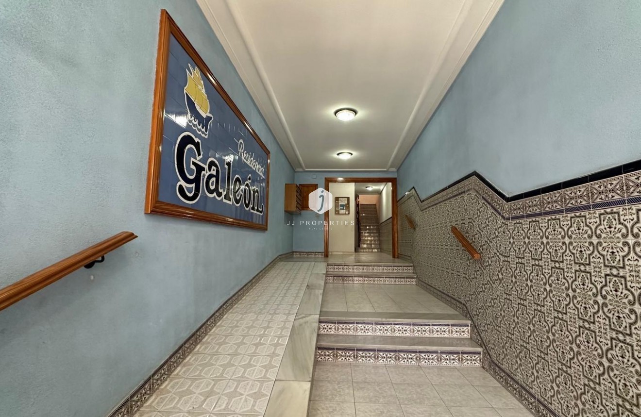 Segunda mano - Apartamento / piso -
Torrevieja - Centro