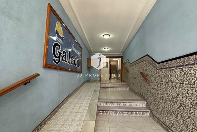 Segunda mano - Apartamento / piso -
Torrevieja - Centro