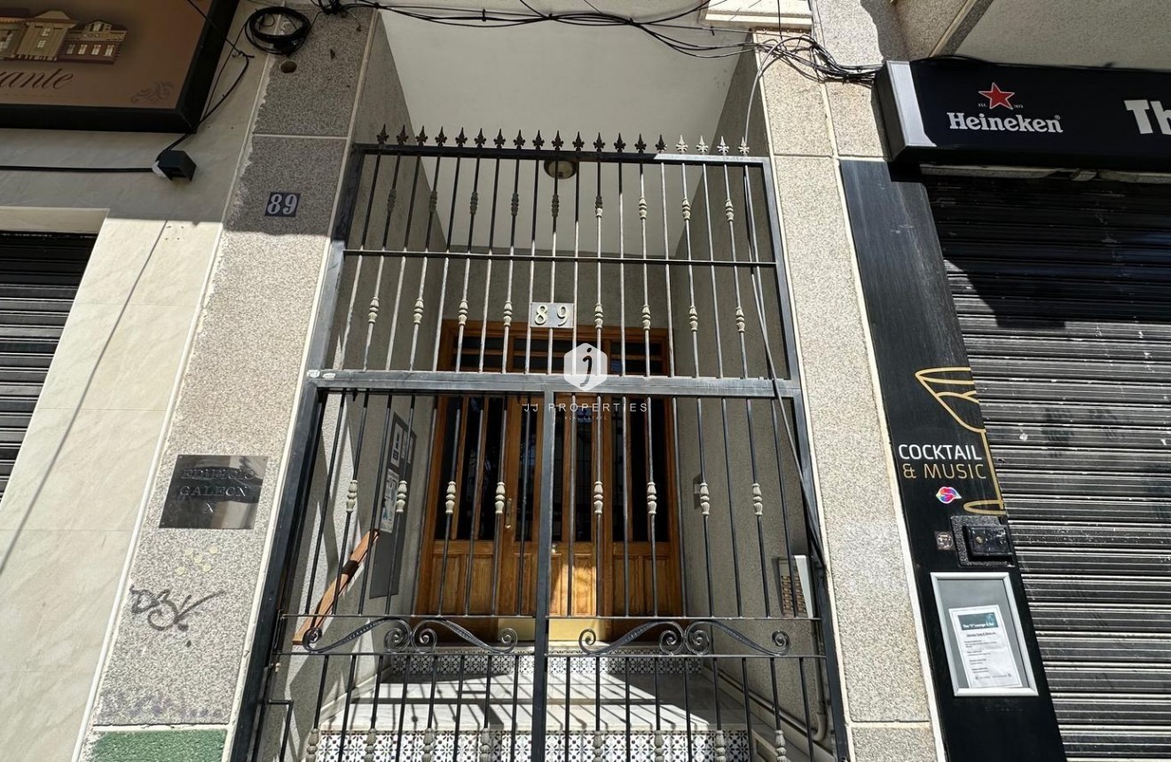 Segunda mano - Apartamento / piso -
Torrevieja - Centro