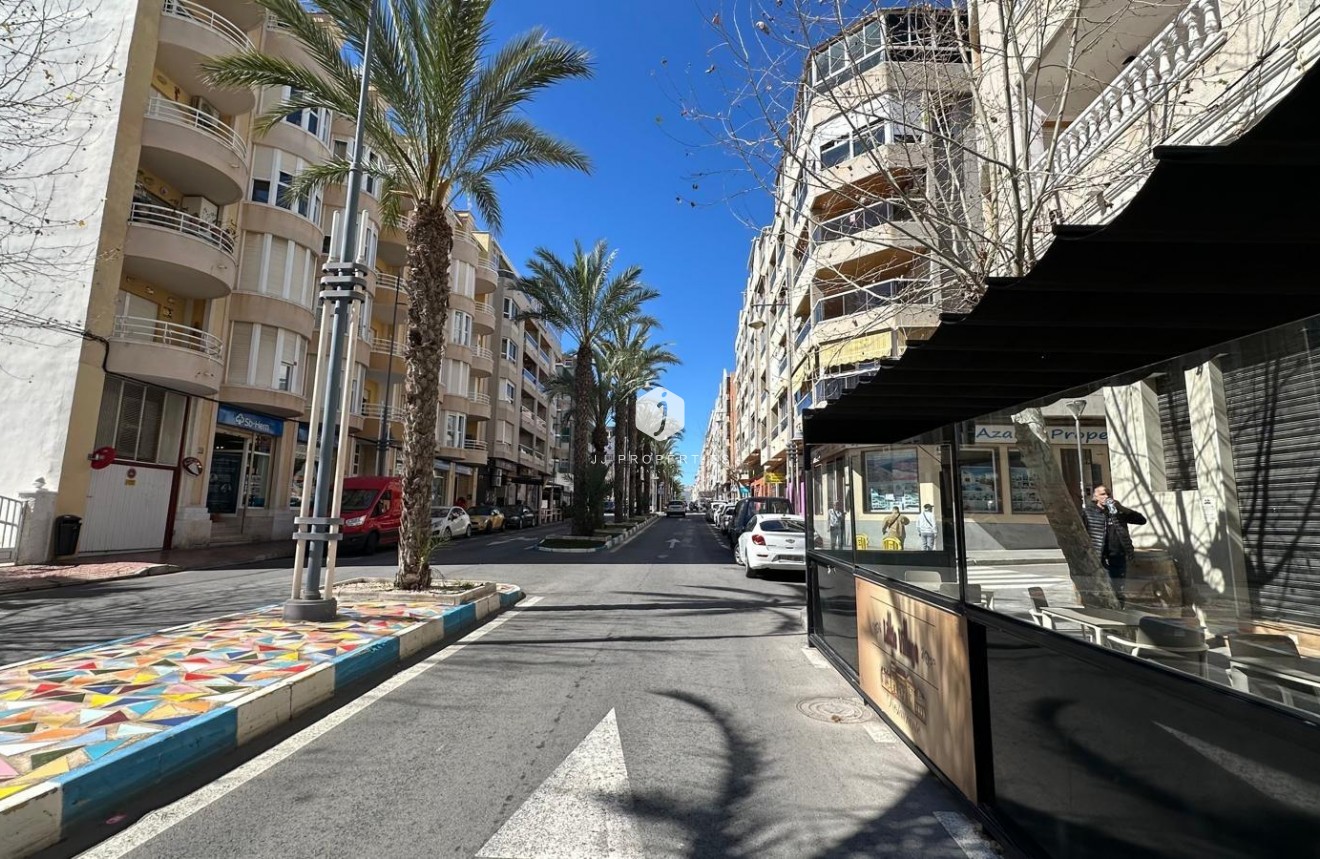 Segunda mano - Apartamento / piso -
Torrevieja - Centro