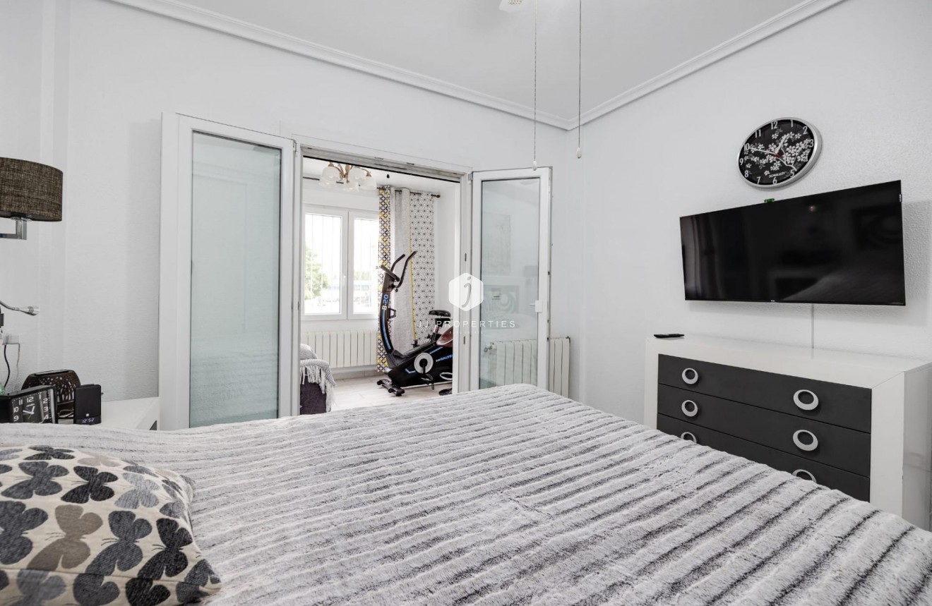 Tweedehands - Chalet -
Torrevieja - Calas blanca