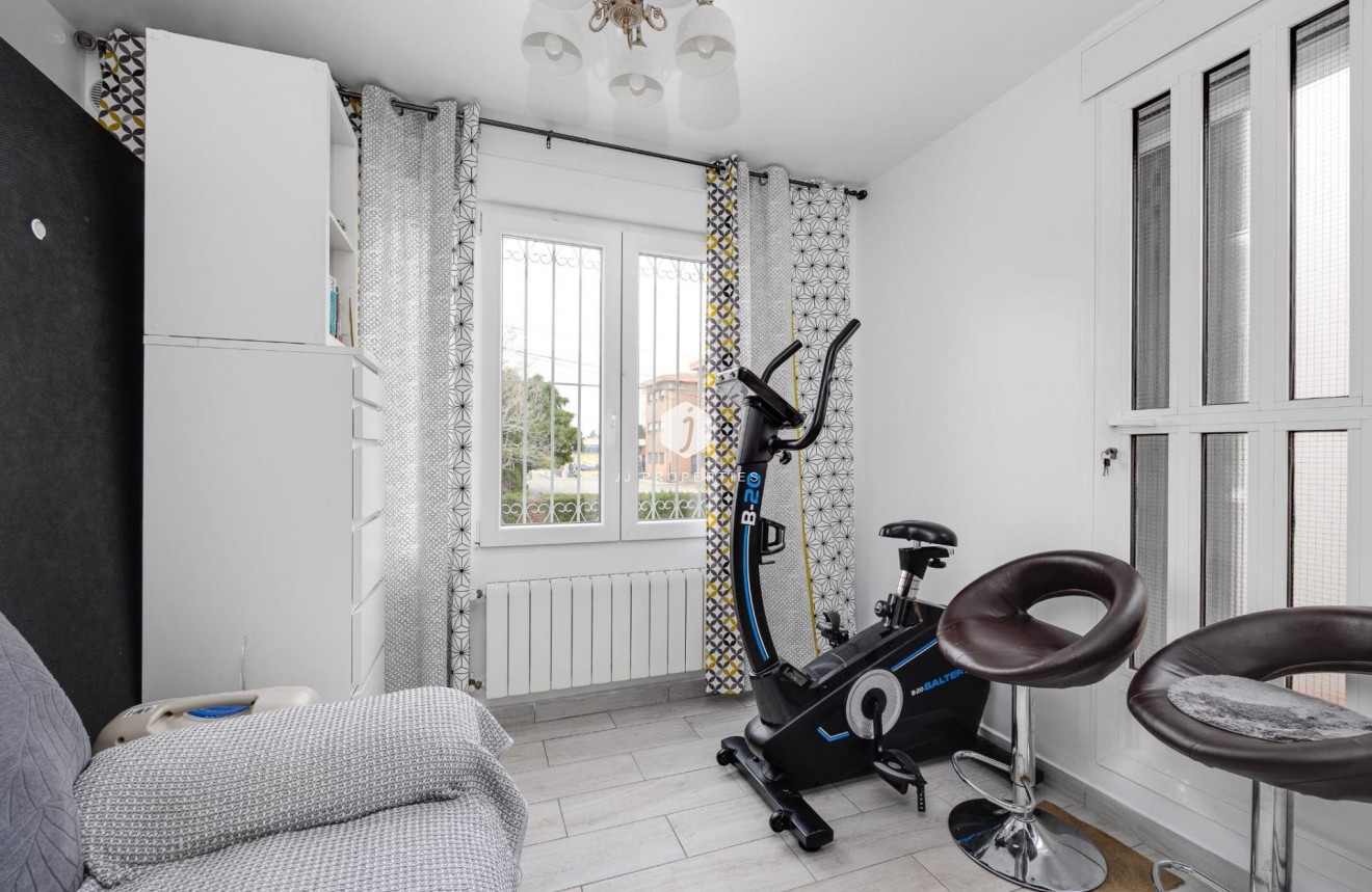 Tweedehands - Chalet -
Torrevieja - Calas blanca