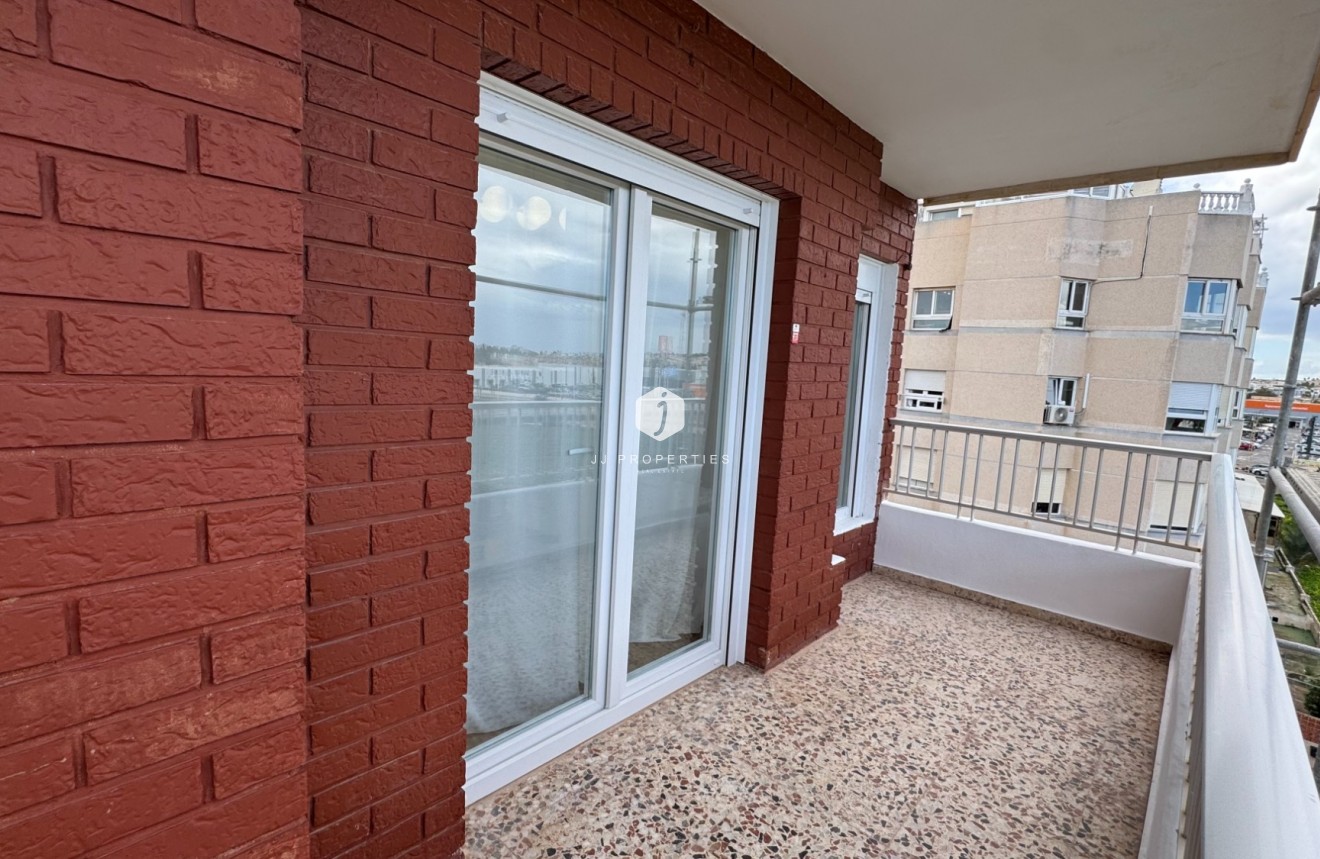 Tweedehands - Appartement / flat -
Torrevieja - Costa Blanca