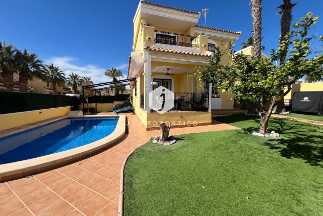 D'occasion - Villa -
Orihuela Costa - Costa Blanca